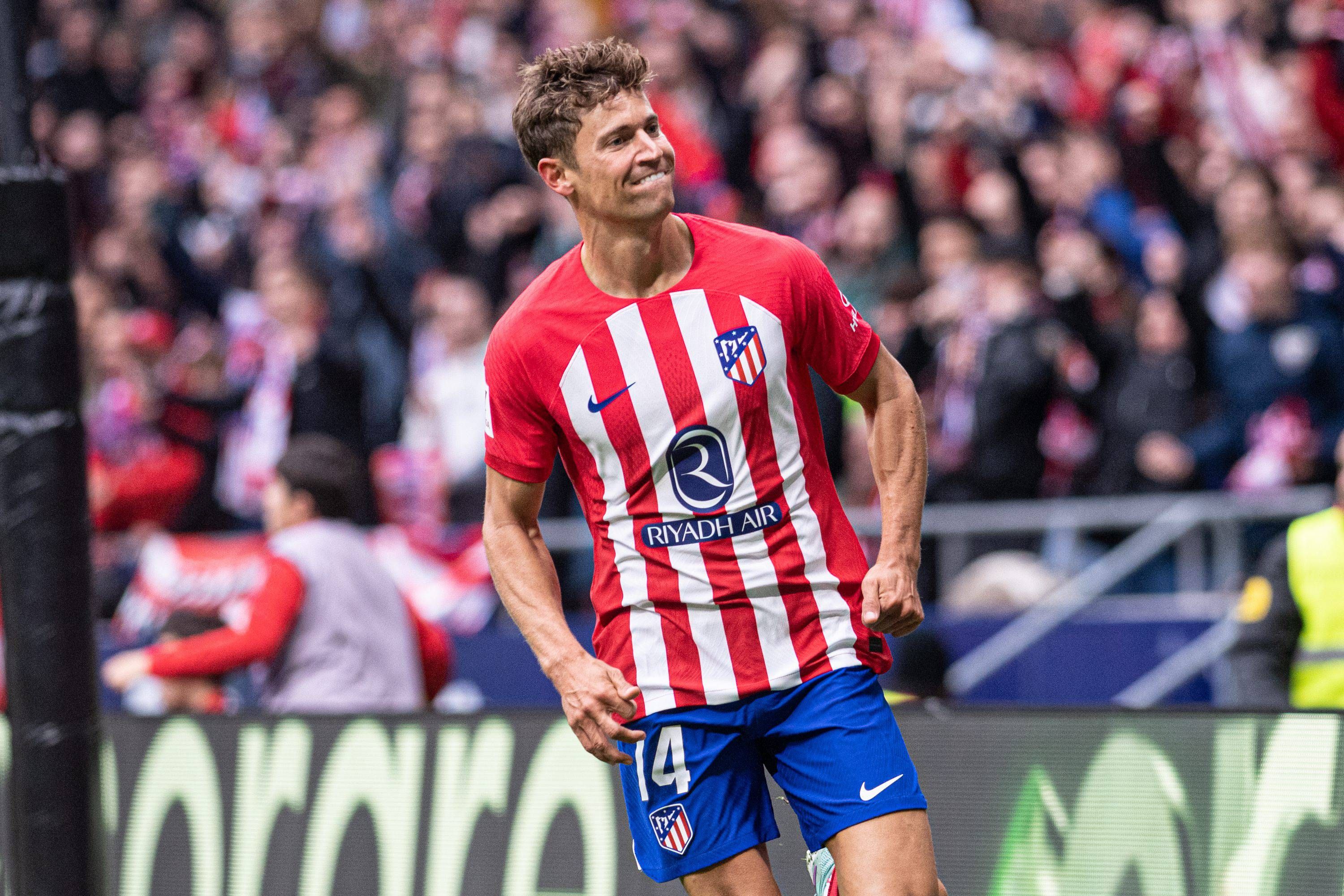Marcos Llorente se lamenta en el Atlético de Madrid-Almería.