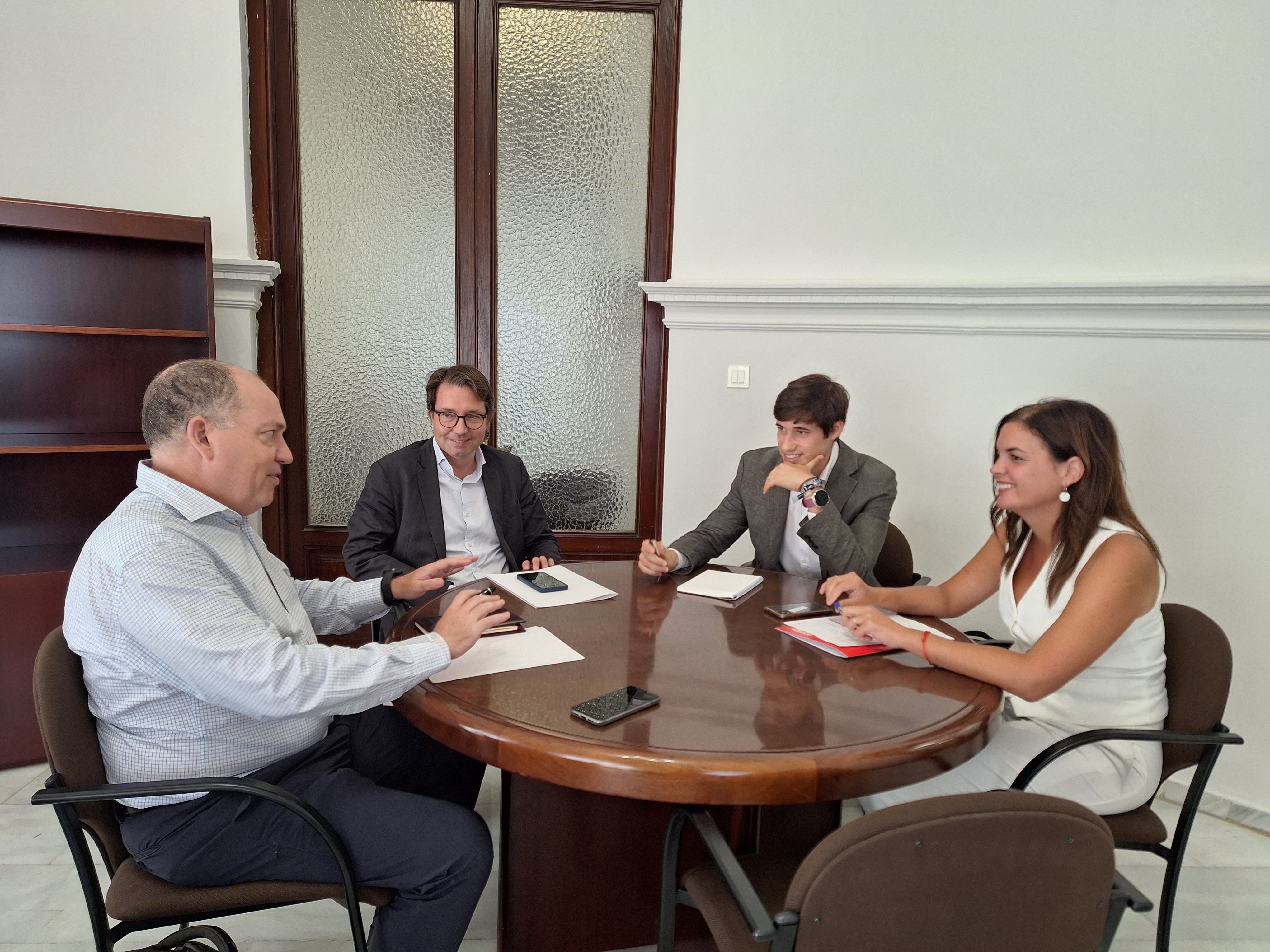  Ayuntamiento y PSOE se ven por el Nou Mestalla