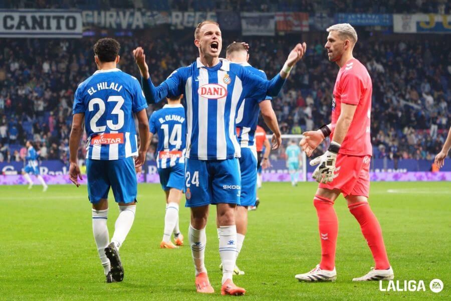  Irvin Cardona celebra su gol ante el Celta.