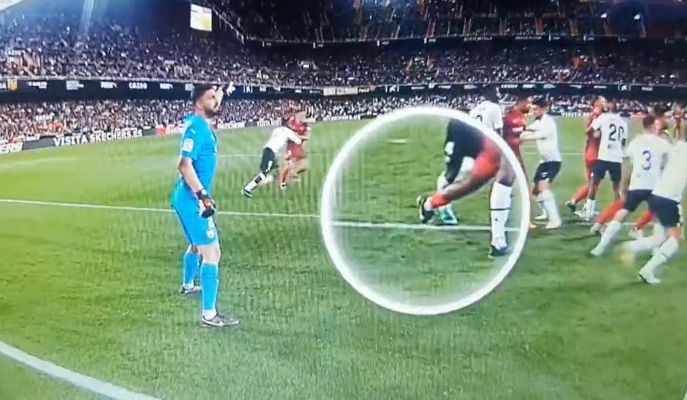 Badé caza a Yunus Musah