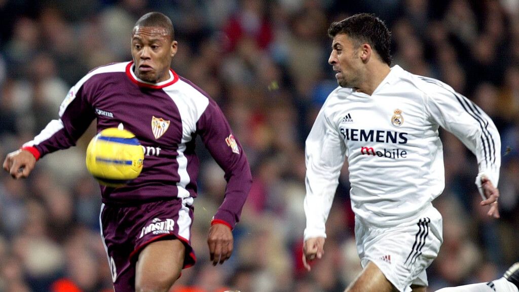  Baptista controla el balón para marcar al Real Madrid.