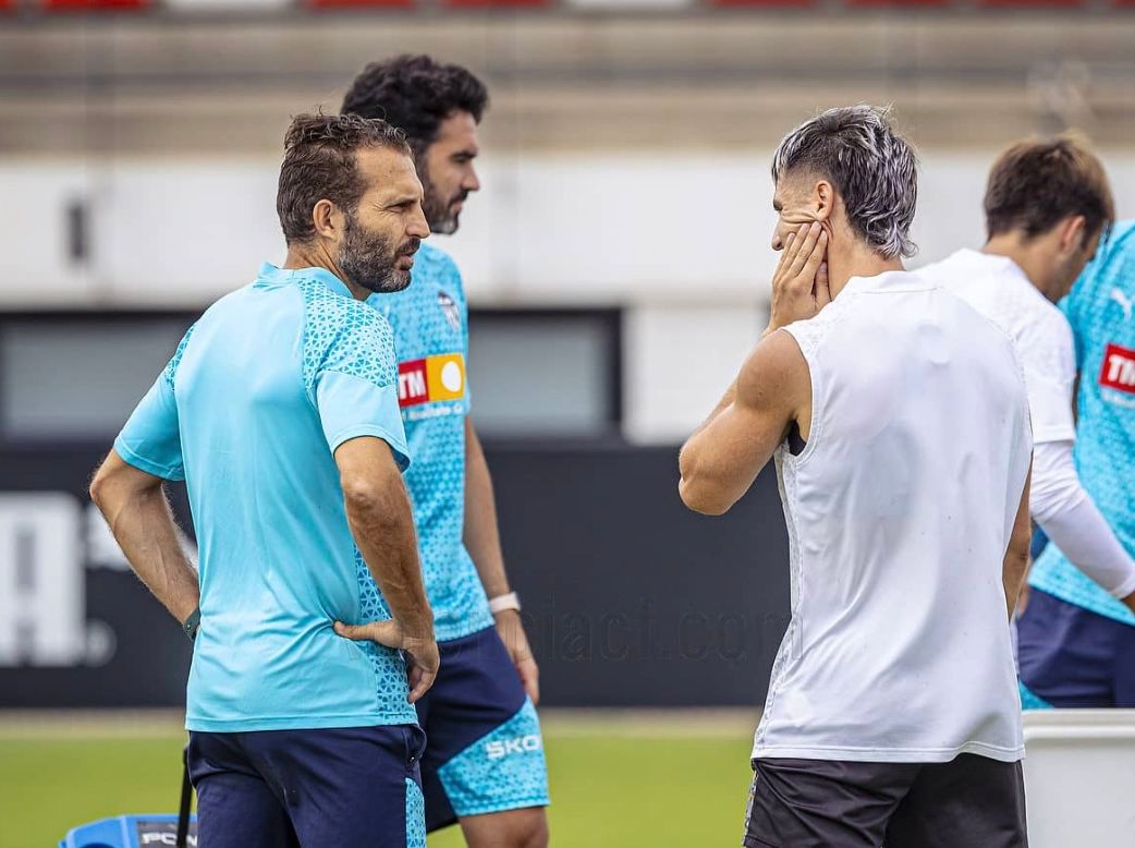  Baraja supervisa el entrenamiento