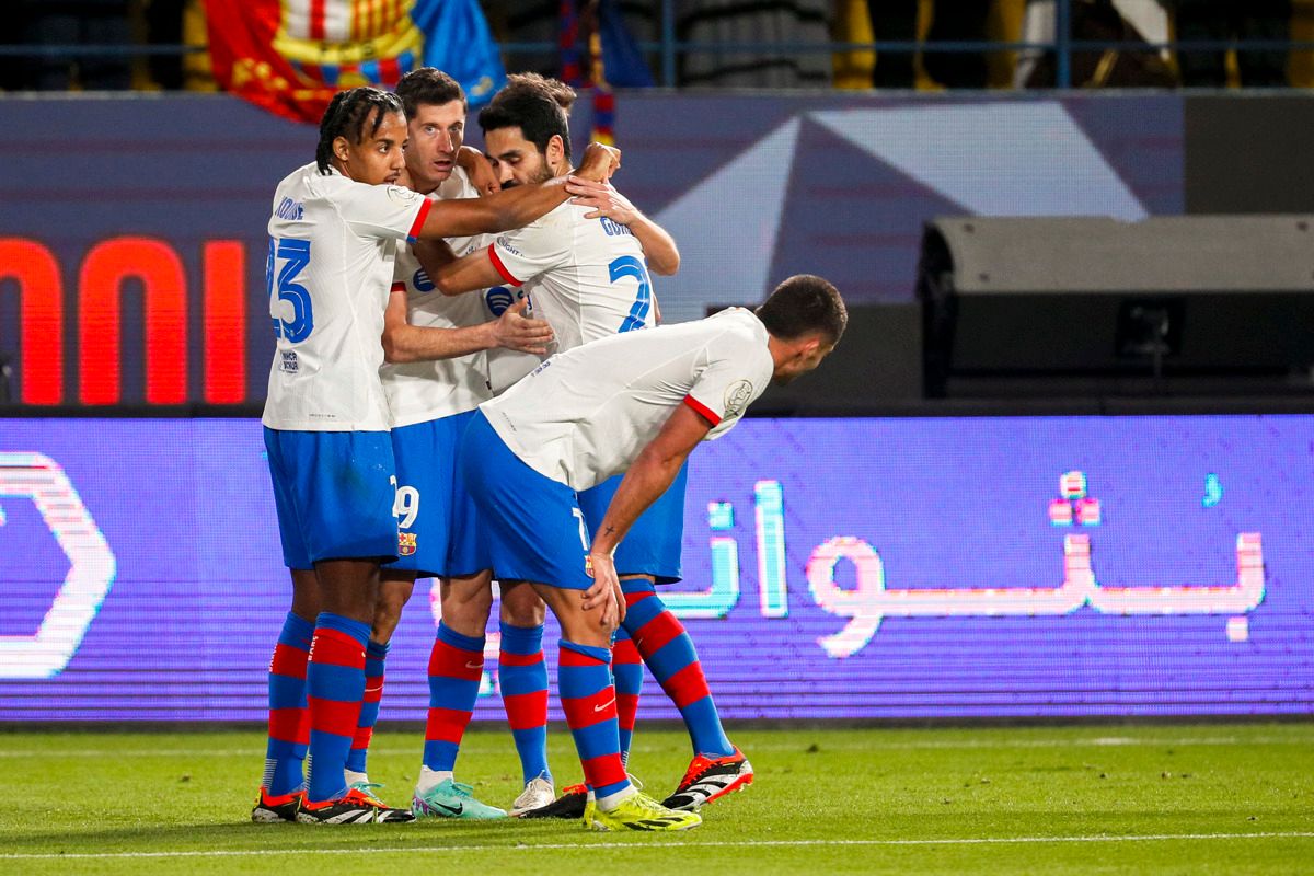 Los jugadores del Barça celebran el gol de Lewandowski a Osasuna (Foto: EFE).