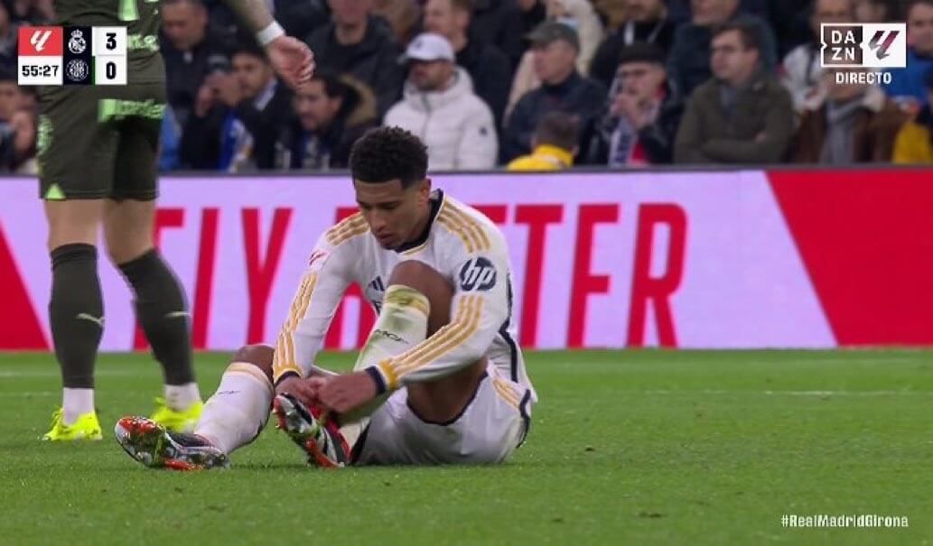 Jude Bellingham se duele del tobillo izquierdo.