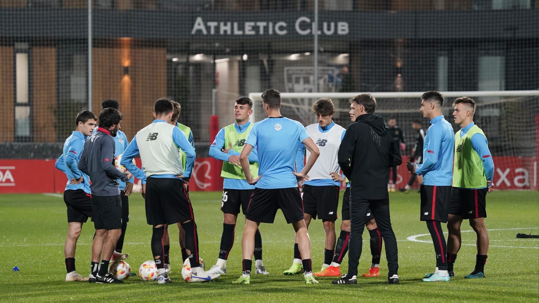  Charla del Bilbao Athletic antes de jugar un partido en Lezama.