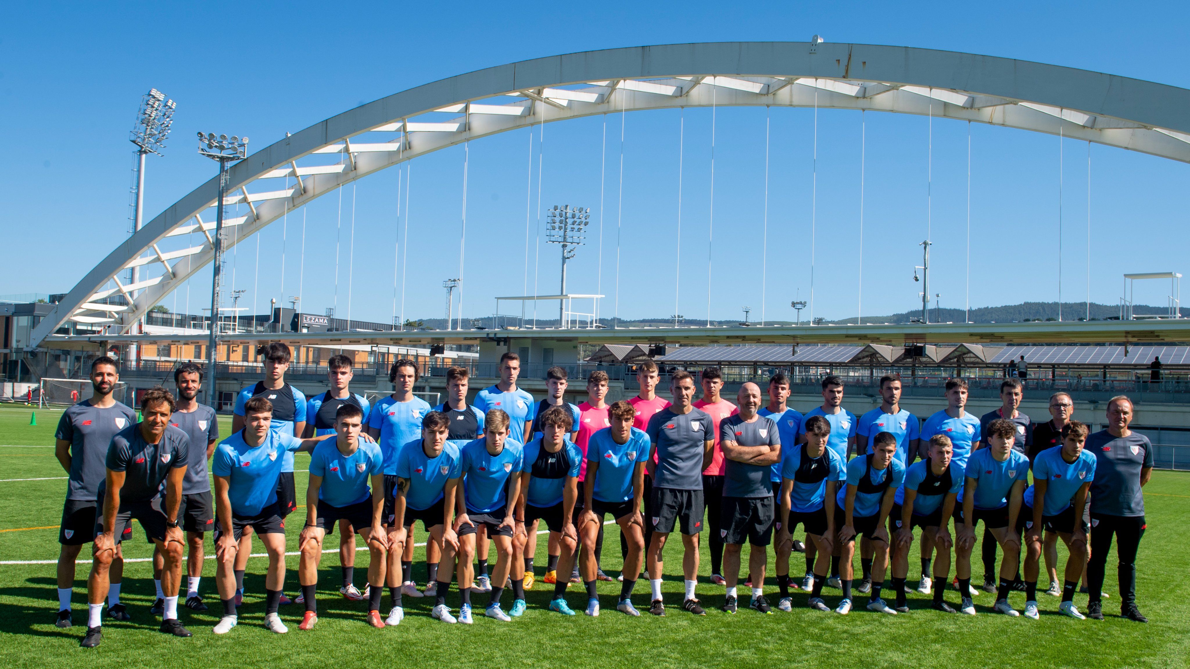  El Bilbao Athletic de la 2022/2023 posaba en Lezama.