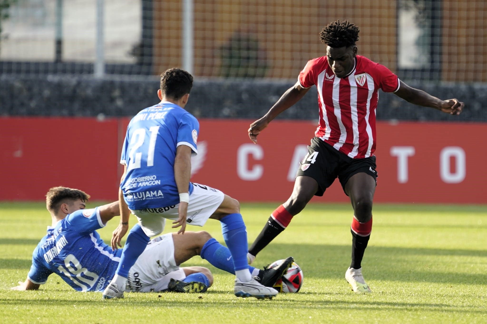  Junior Bita jugando con el Bilbao Athletic en Lezama.