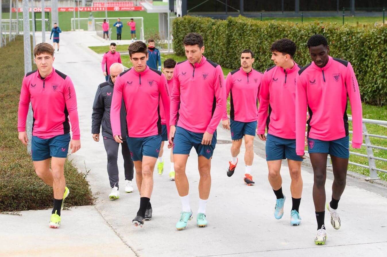  Mikel Jauregizar, Aingeru Olabarrieta o Adama Boiro, al tajo con el primer equipo en Lezama.