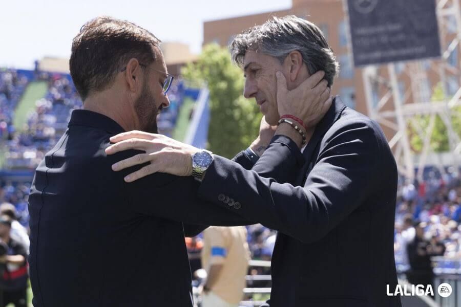  Bordalás e Imanol se saludan antes del Getafe - Real Sociedad.