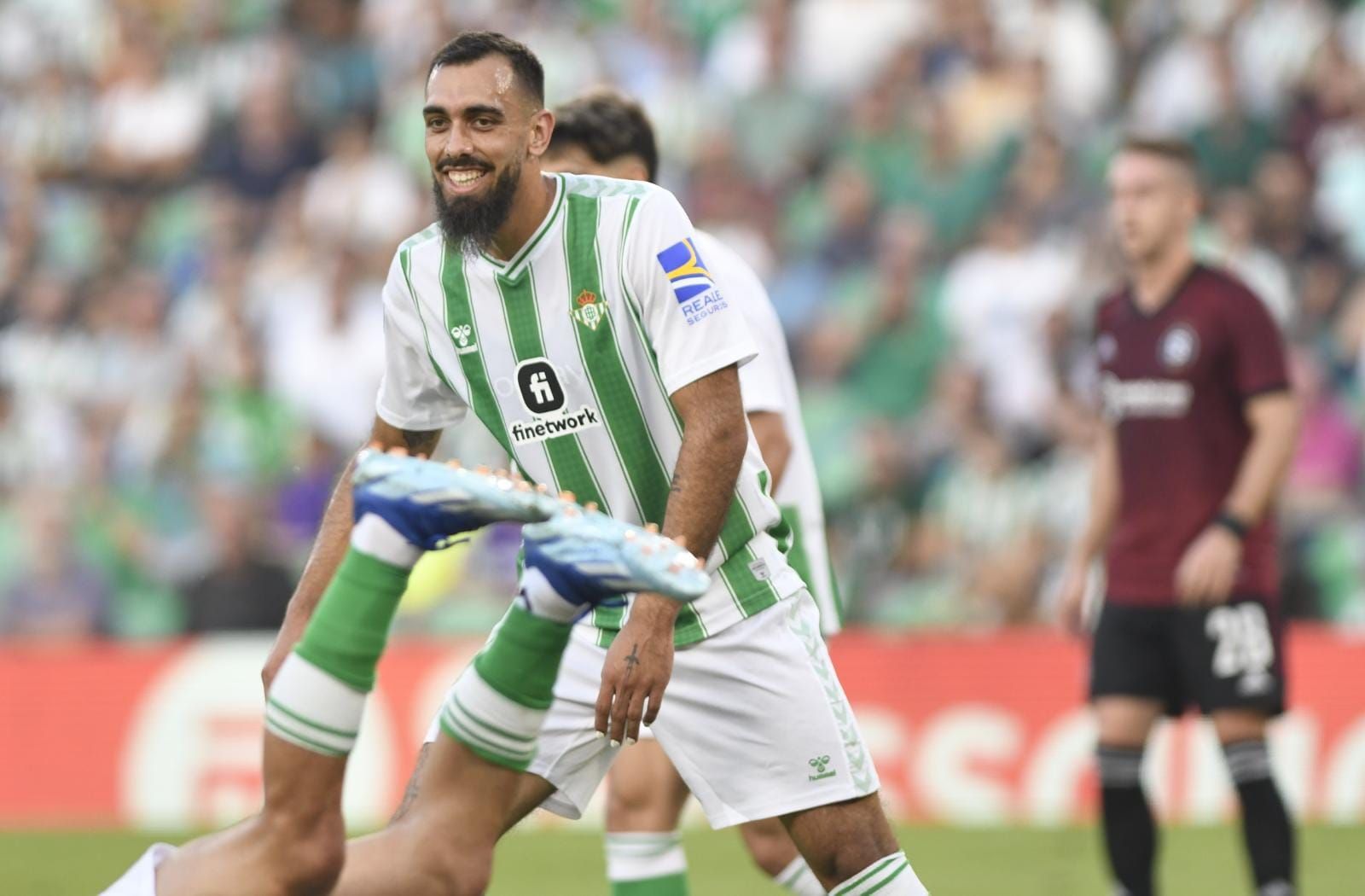  Borja Iglesias, ante el Sparta