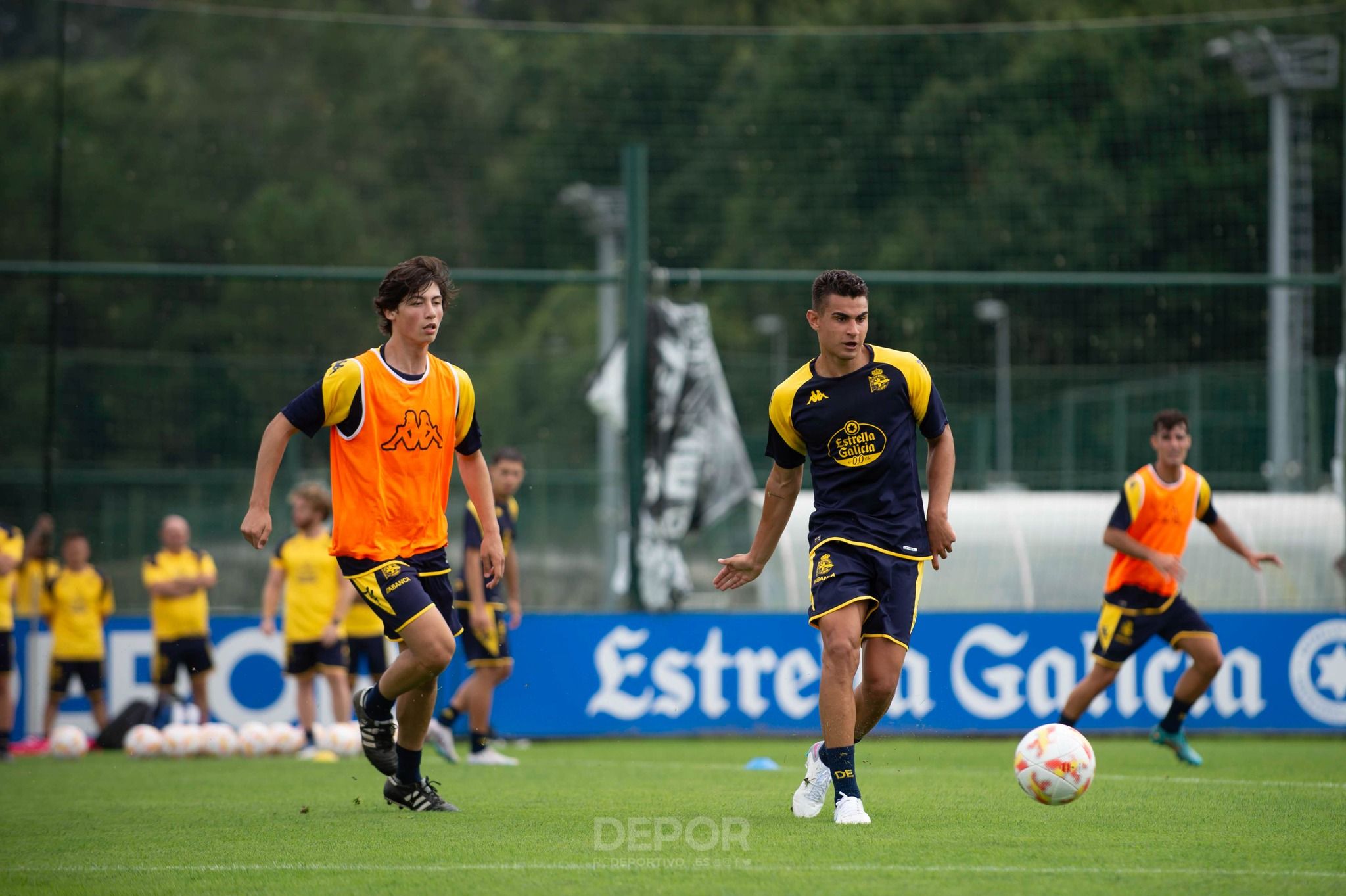  Brais Val y Jairo entrenando con el Deportivo en Abegondo