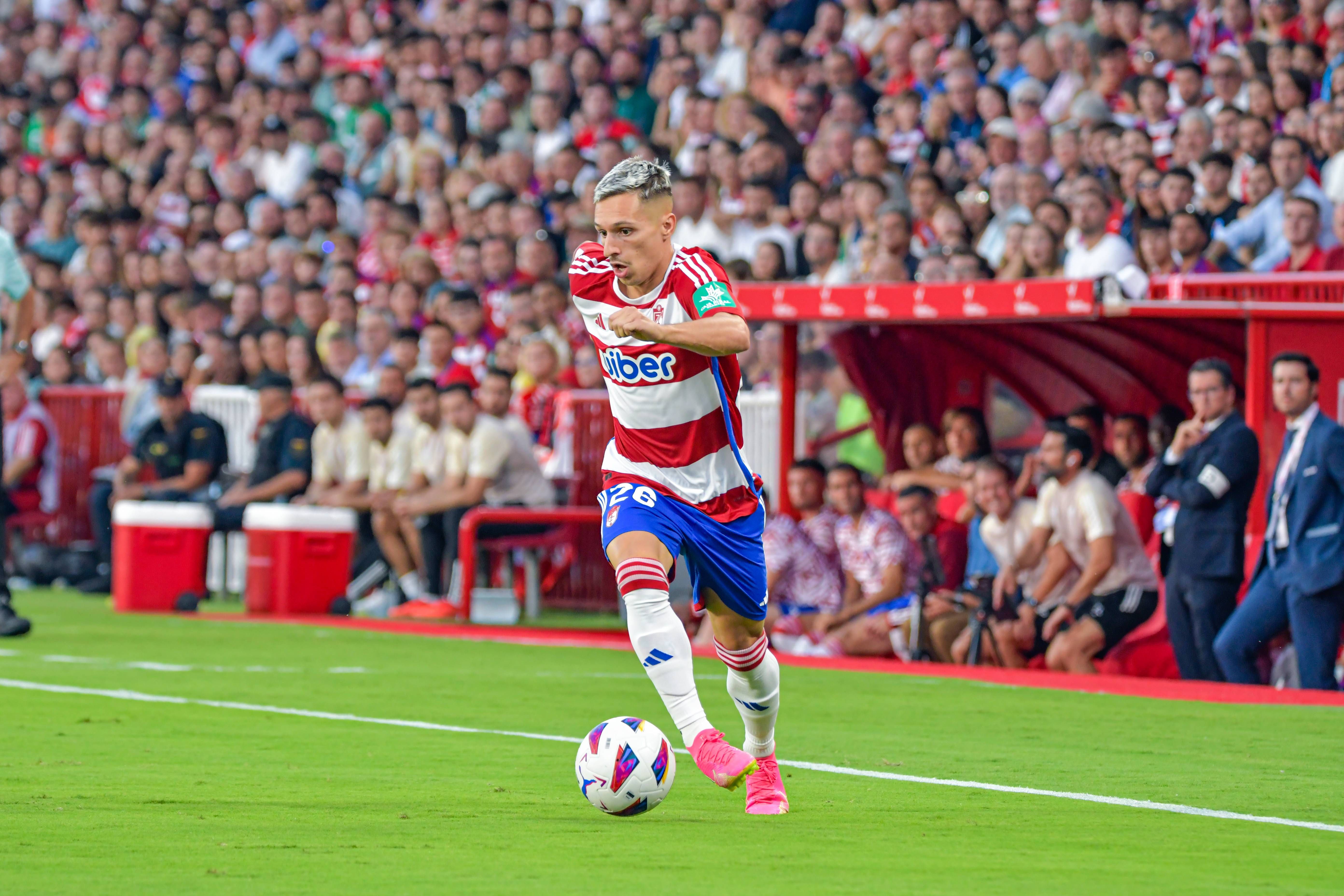  Bryan Zaragoza en un partido de esta temporada con el Granada CF (Cordon Press)