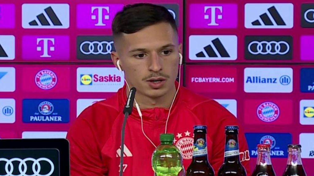  Bryan Zaragoza, durante la presentación con el Bayern de Múnich.