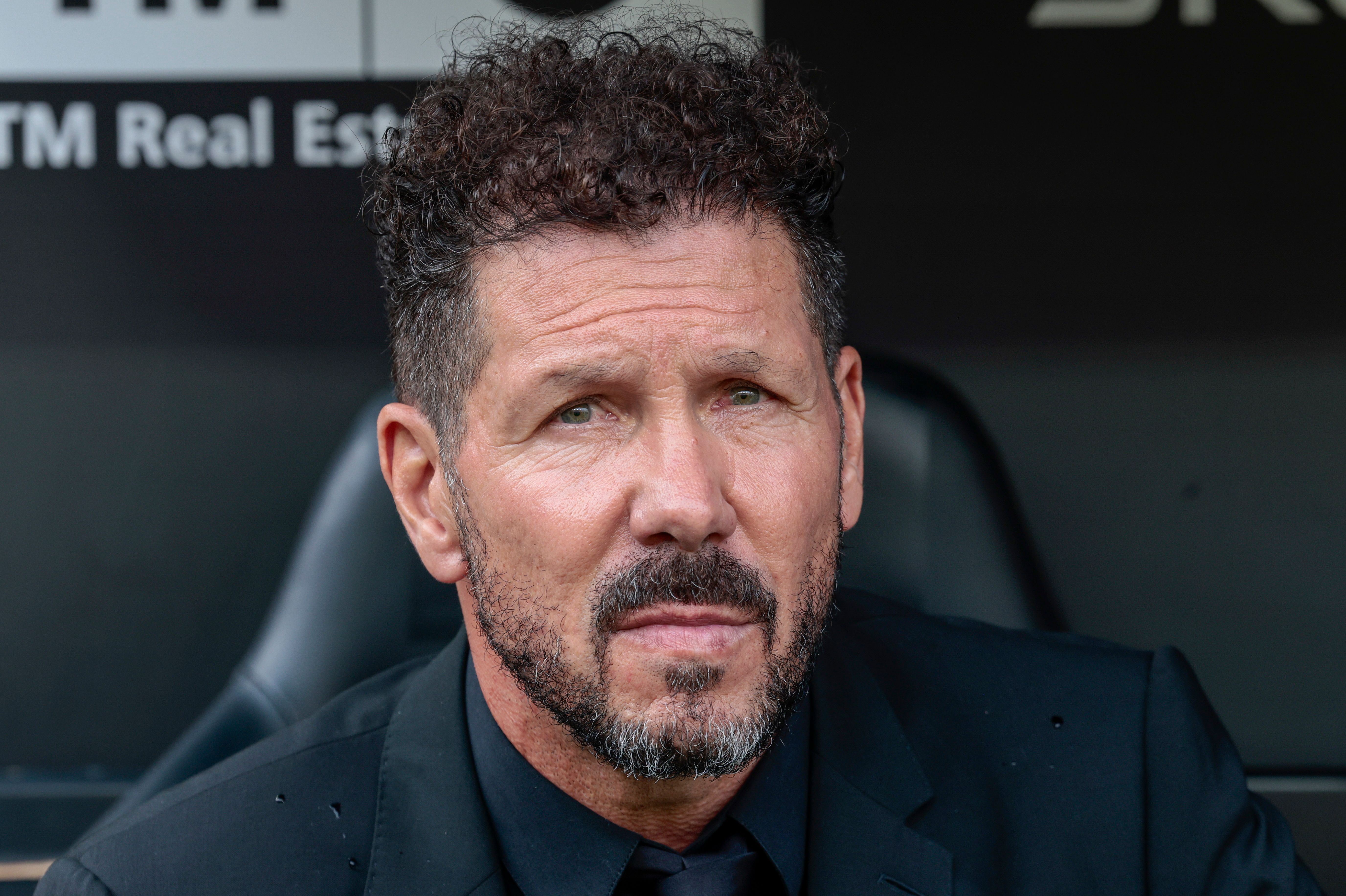  Diego Pablo Simeone, en el banquillo de Mestalla.