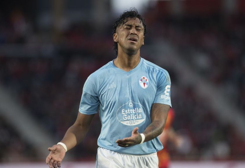  Renato Tapia, durante un partido con el Celta.