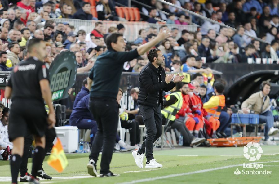 Rubén Baraja y Andoni Iraola, en el Valencia - Rayo.