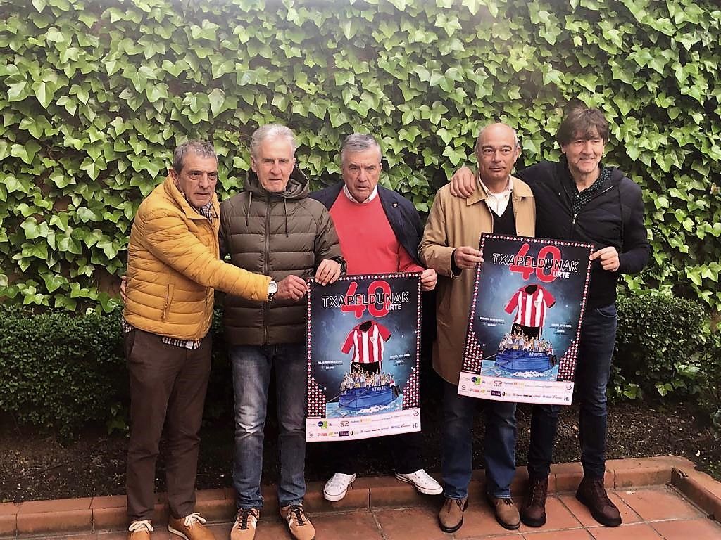 Juanjo Elgezabal, De Andrés, Dani, Bolaños y Patxi Salinas posan en el 40 aniversario del título de Liga del Athletic Club de 1984.
