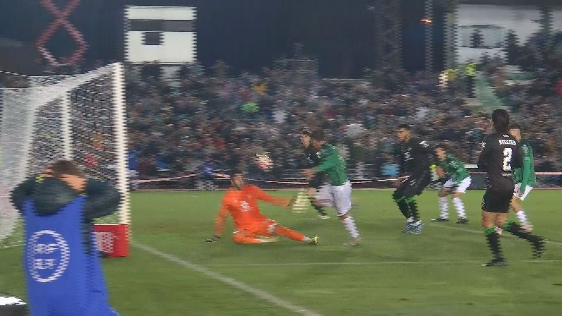 Cano marca el golazo de su vida ante el Real Betis.