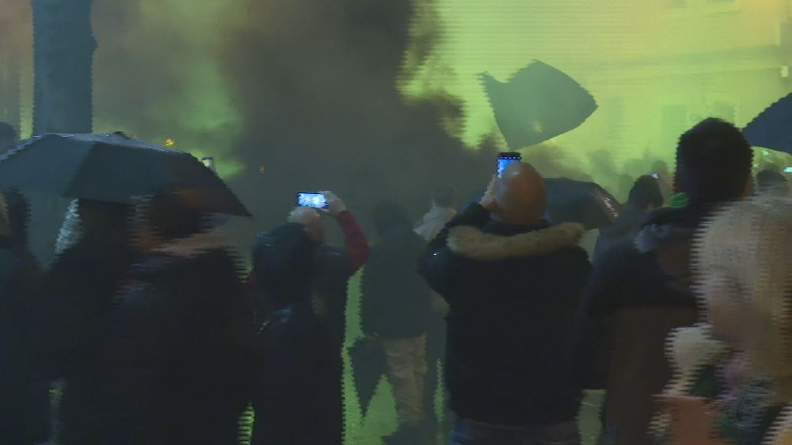 Cánticos, bengalas y mucho colorido: la llegada del Sestao River a su partido de Copa