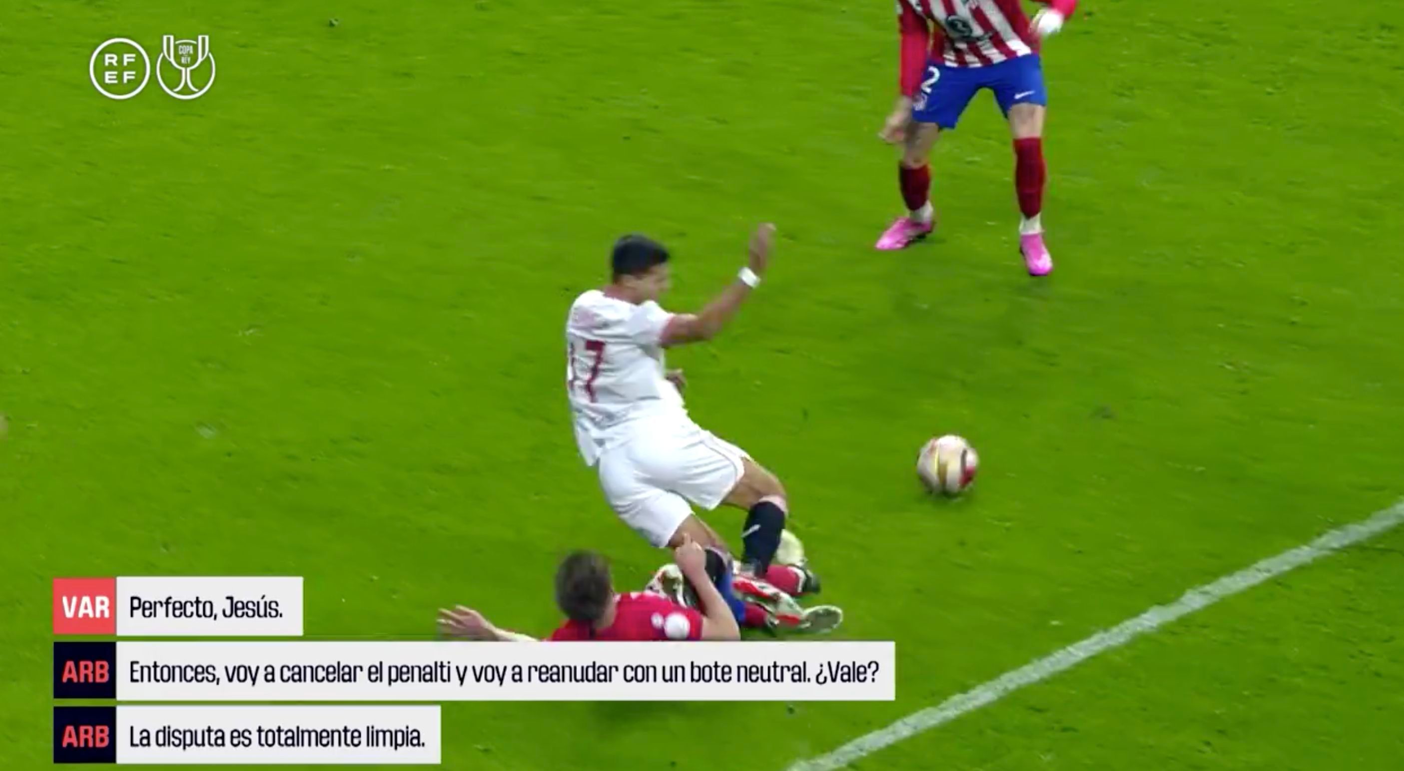 Imagen del VAR del penalti anulado de Barrios sobre Lamela.