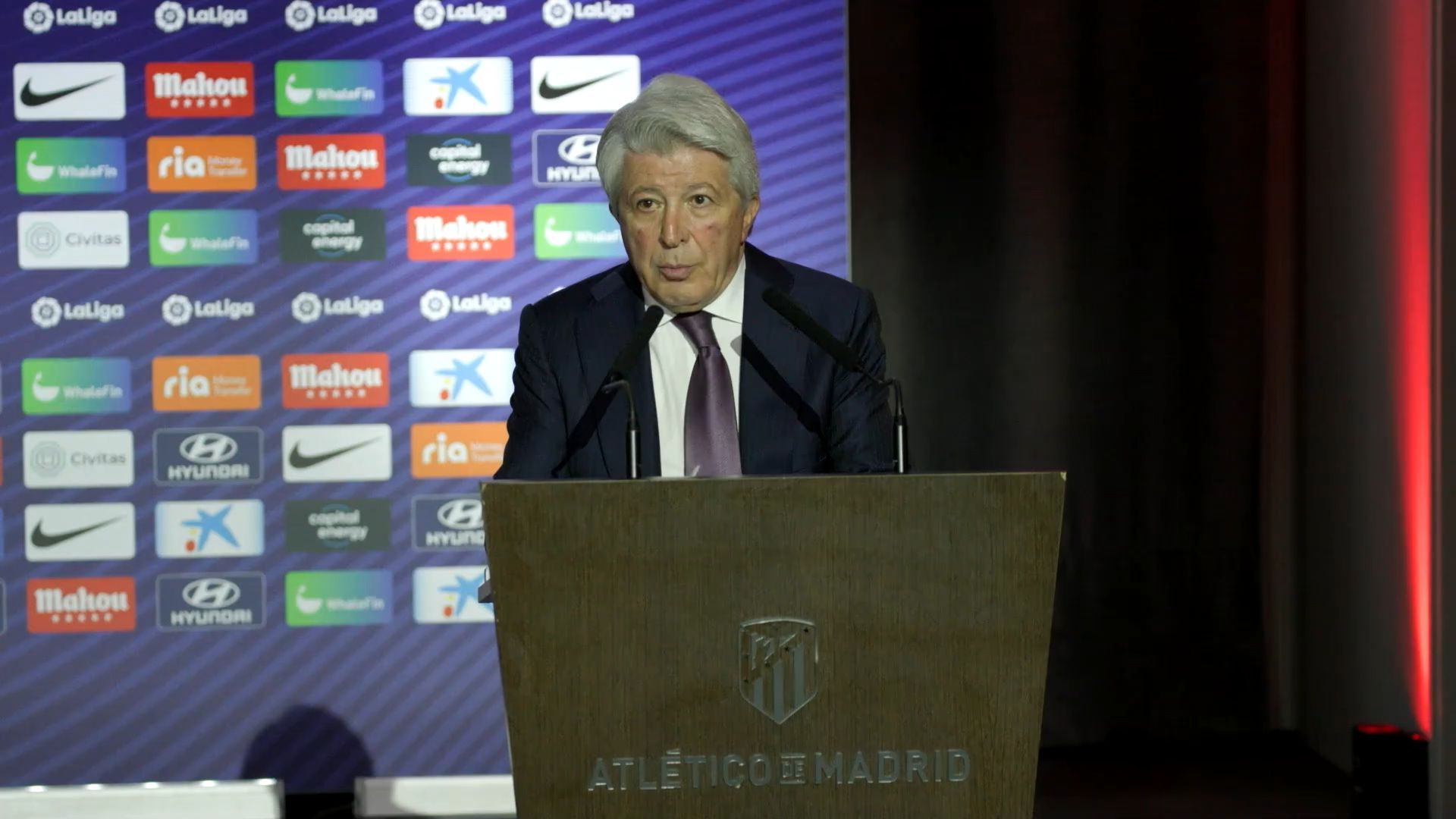  Enrique Cerezo y la dirección deportiva del Atlético deberán buscar ingresos o reducir gasto de plantilla.