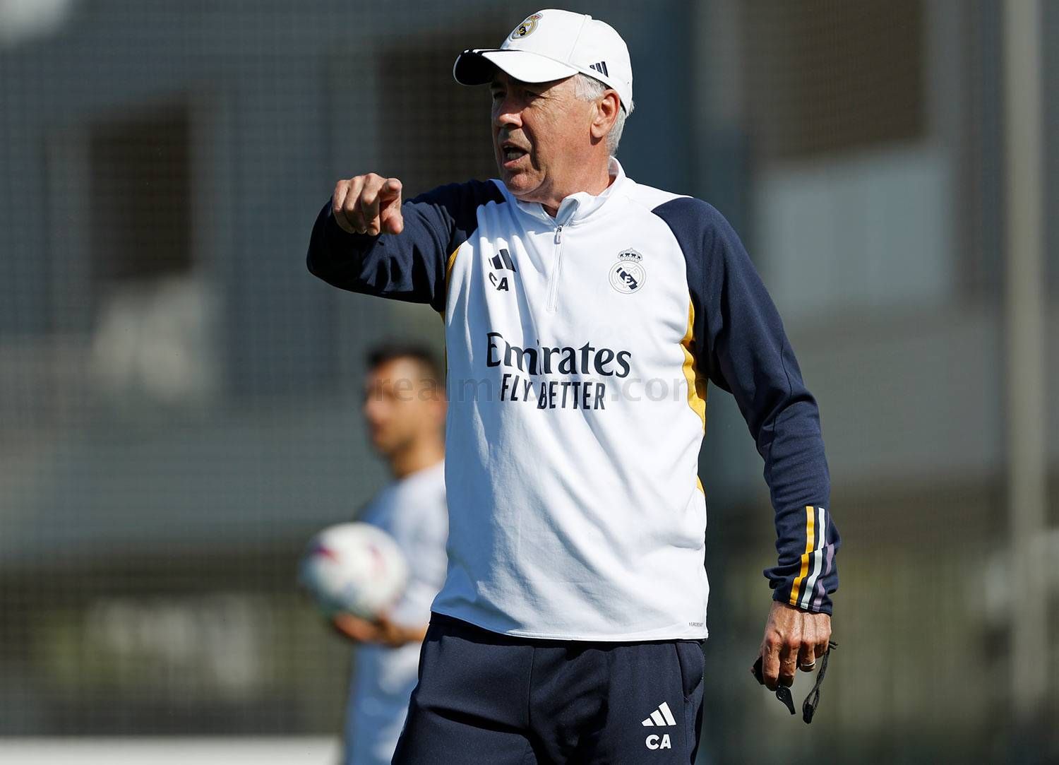  Carlo Ancelotti dando órdenes en un entrenamiento del Real Madrid.