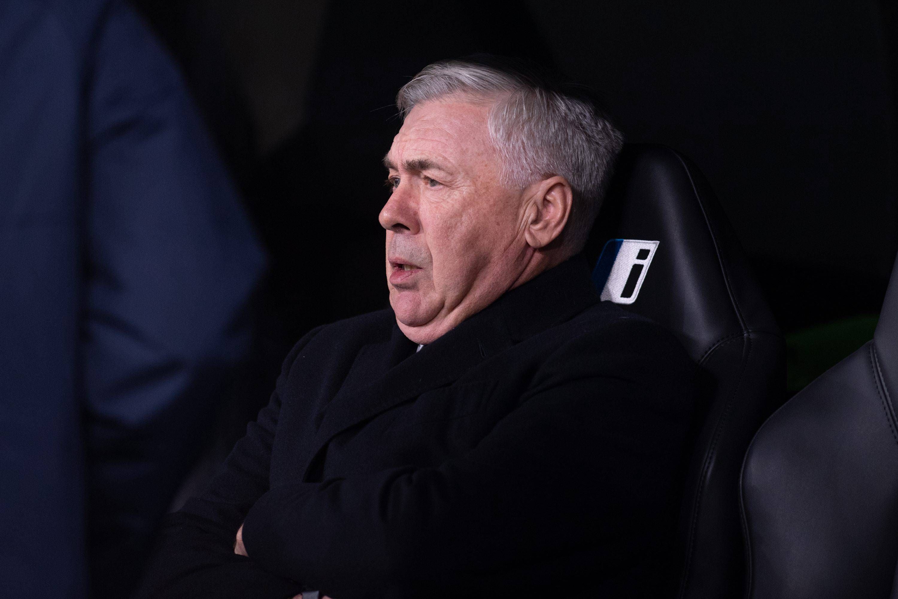 Carlo Ancelotti, en el banquillo durante el Real Madrid-Villarreal (FOTO: Cordón Press).