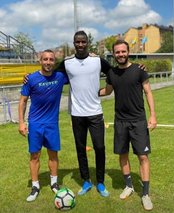  Cazorla, Ibra y Juan Mata posan en una imagen en las redes sociales.