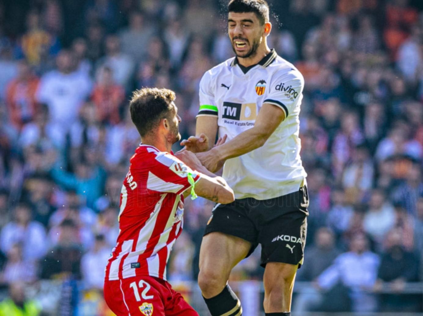  Cenk, uno de los centrales sanos del Valencia