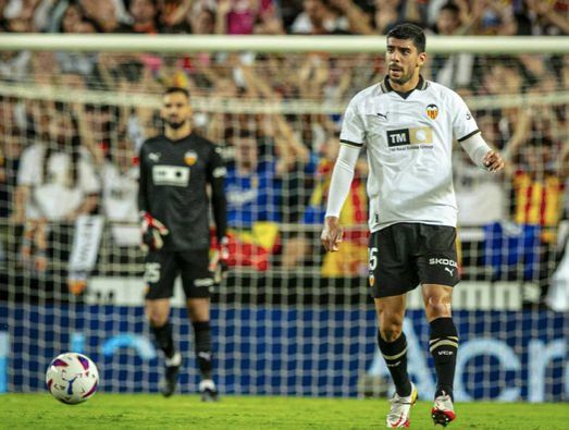 Cenk, en el Valencia CF - Real Sociedad.