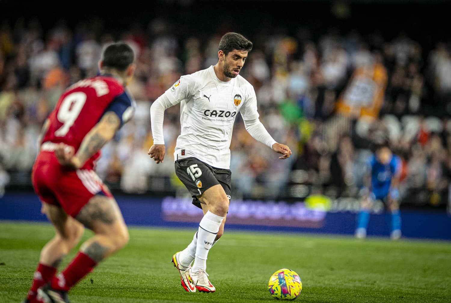  Cenk Özkacar, en el Valencia CF - CA Osasuna.