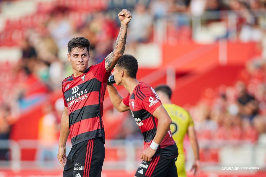 Carlos Martín celebra uno de sus tantos ante el Andorra.