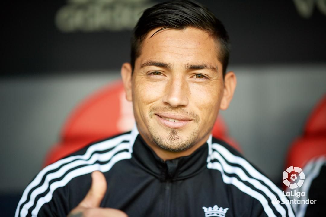  Chimy Ávila, en el banquillo de Osasuna.