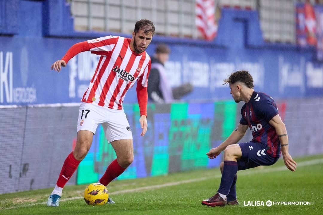  Christian Rivera, durante el Eibar - Sporting.