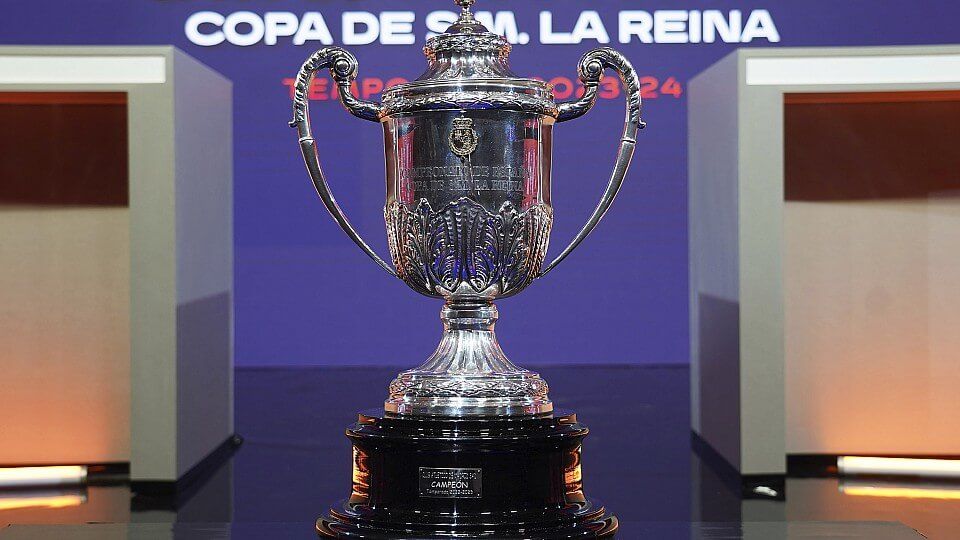 Trofeo de la final de la Copa de la Reina.