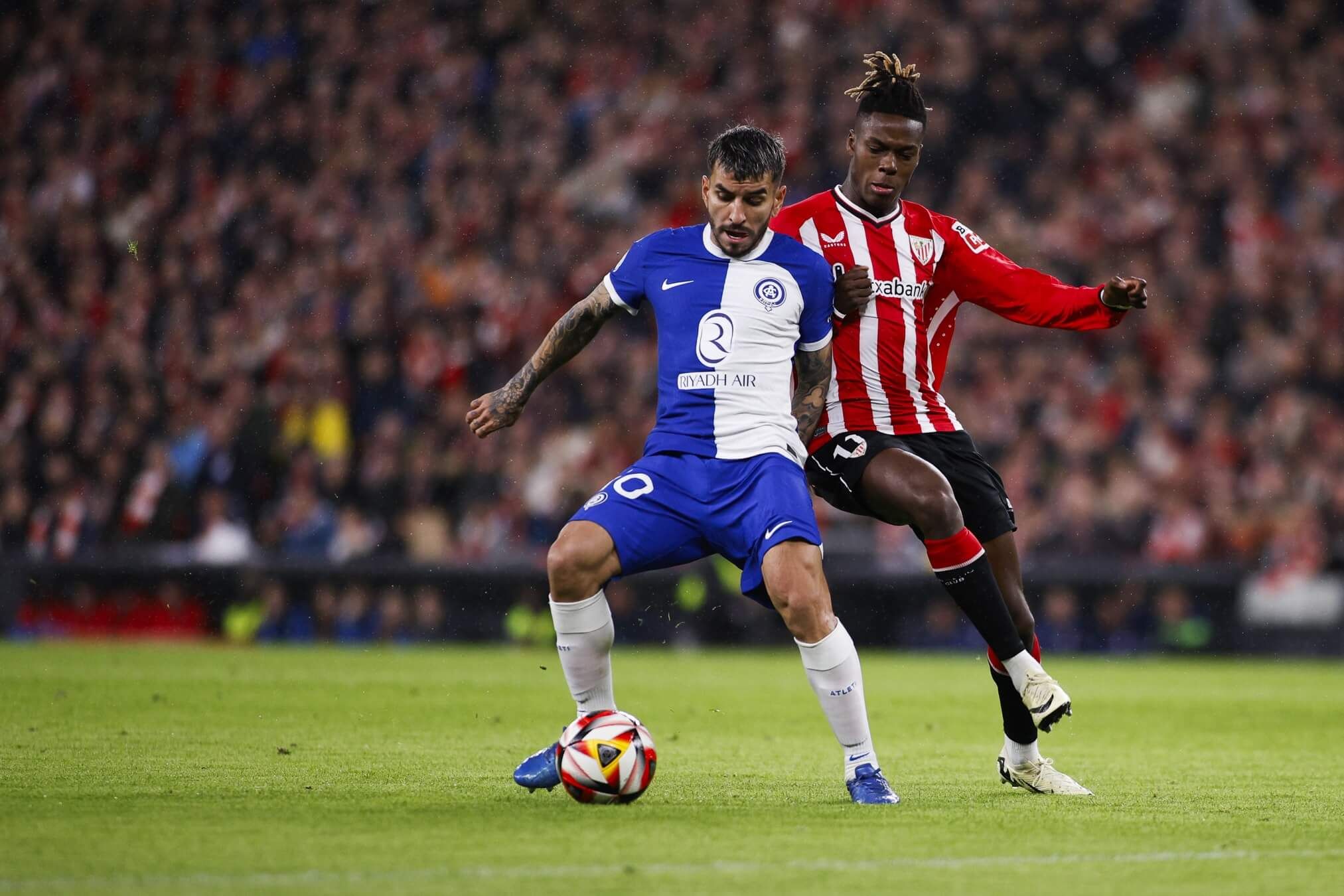  Correa, ante Nico Williams.