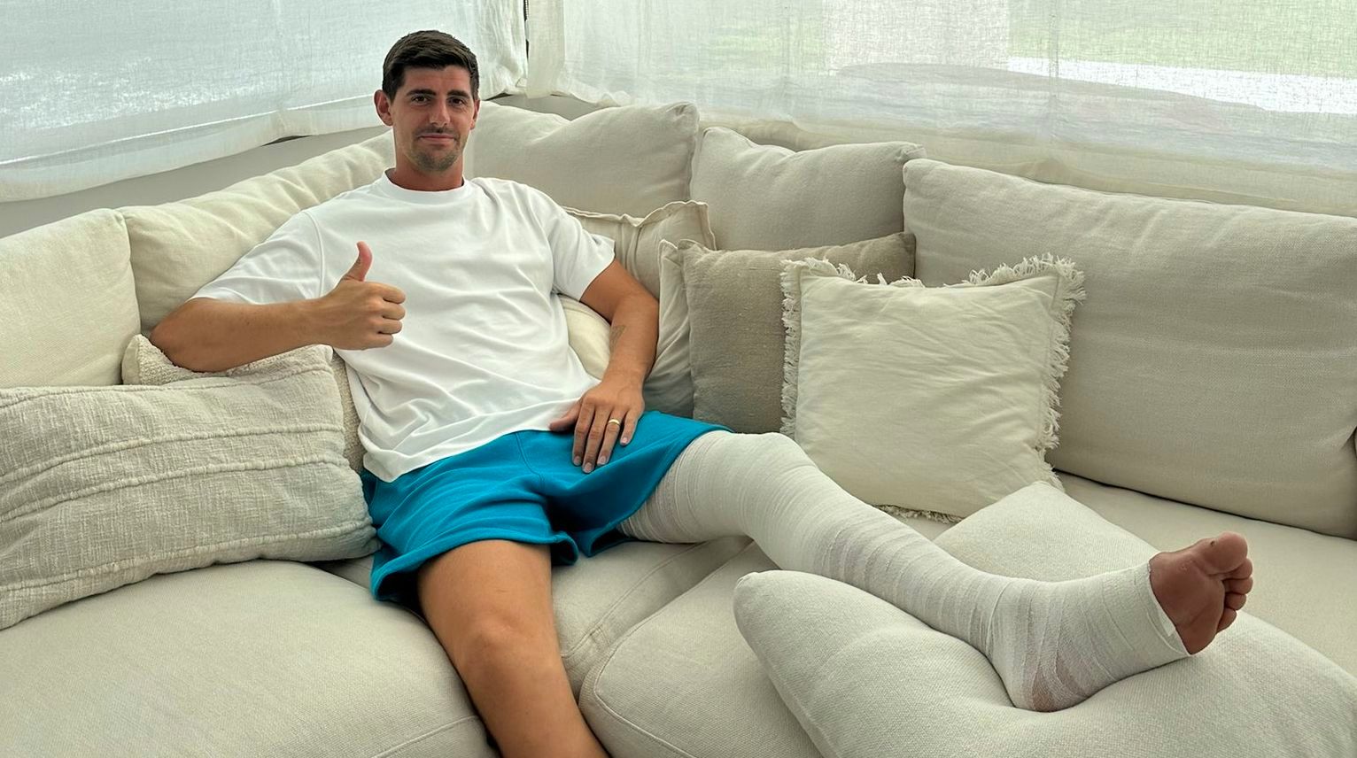  Thibaut Courtois, tras su rotura de ligamento cruzado.
