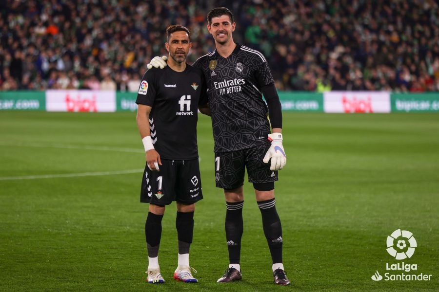  Homenaje a Iribar de Claudio Bravo y Thibaut Courtois en el Real Betis-Real Madrid.