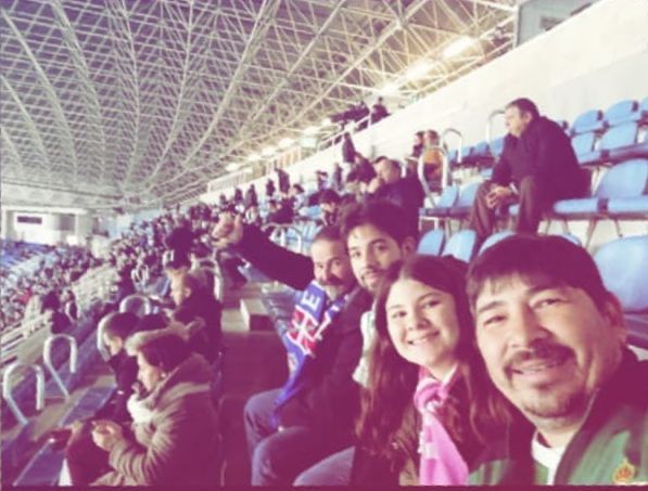 Cristian, viendo al Betis en Anoeta.