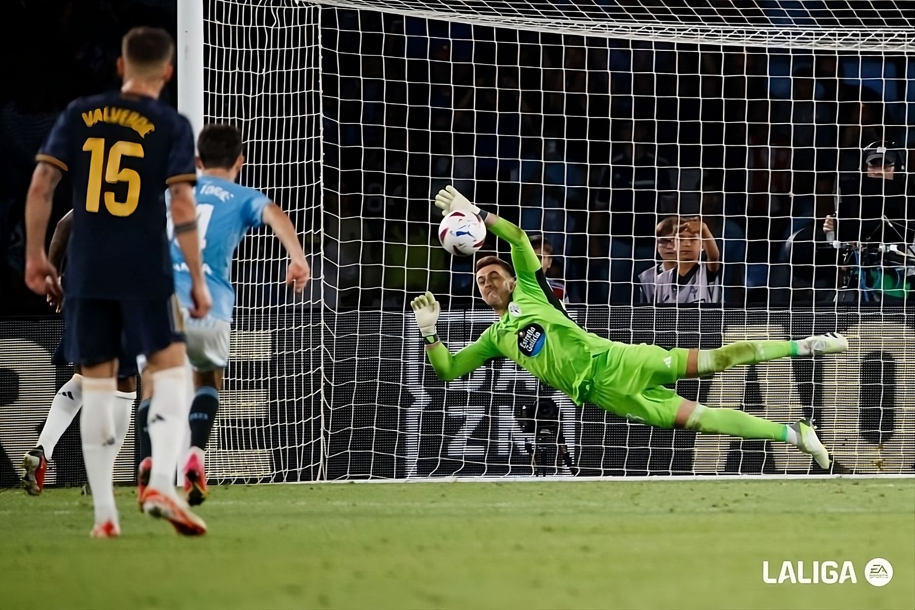  Iván Villar para un penalti a Rodrygo en el Celta - Real Madrid.