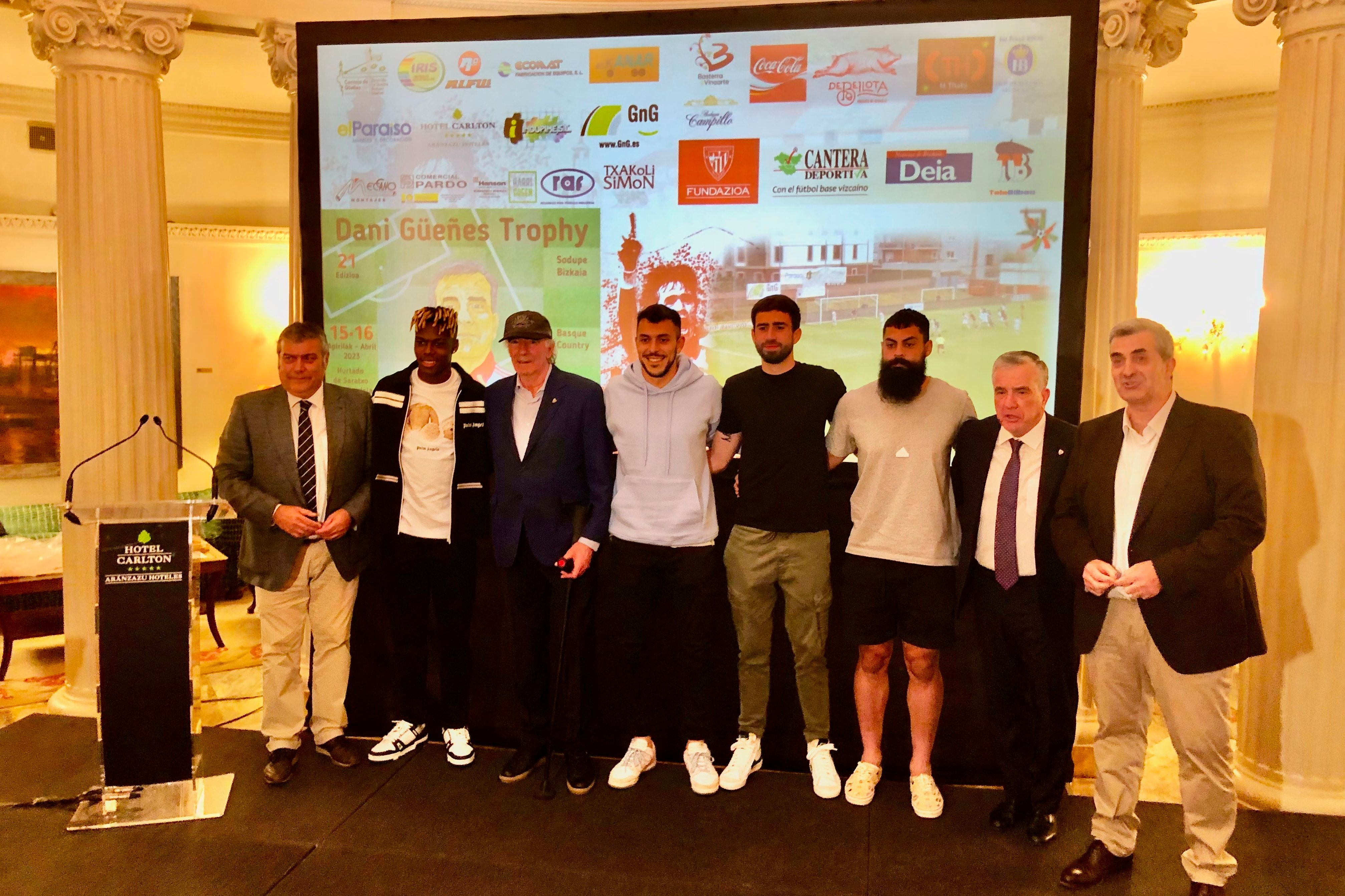 Pereda, Nico Williams, Iribar, Paredes, Ander Iru, Asier Villalibre, Dani e Iragorri en la XXI edición del Dani Gueñes Trophy.