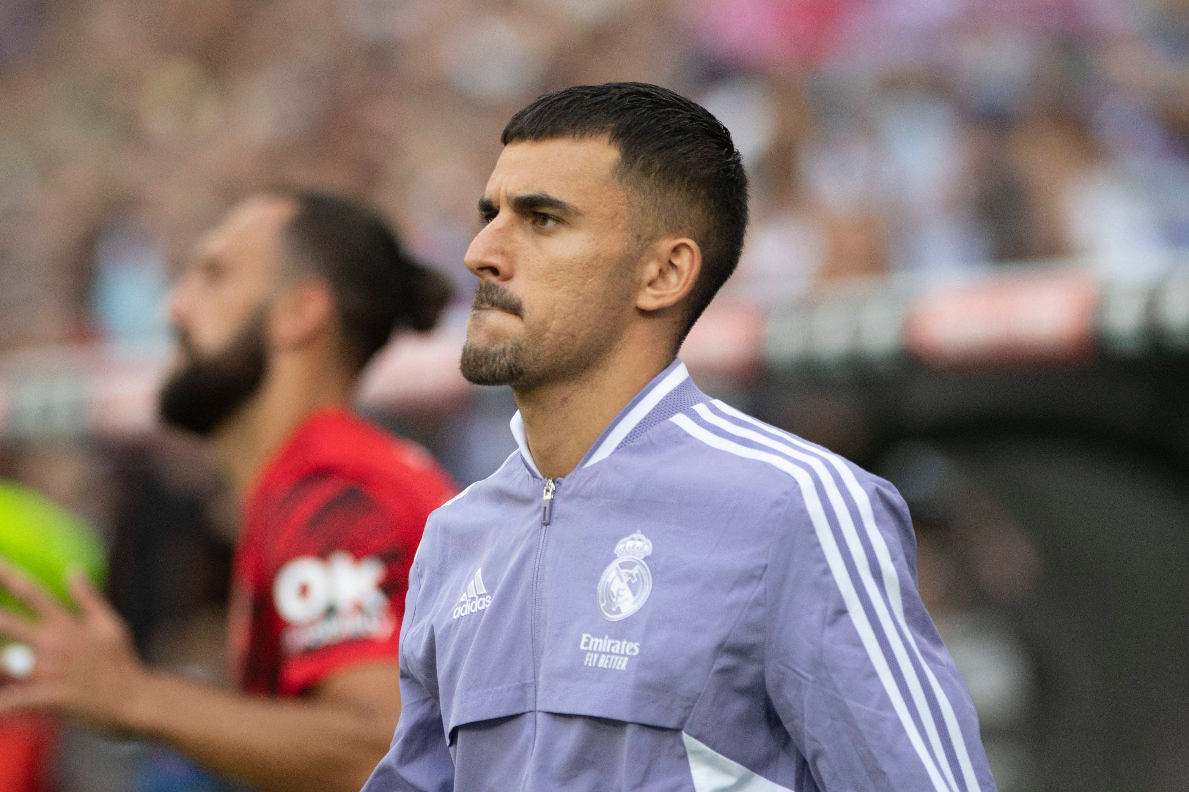  Dani Ceballos, sale a calentar en el Real Madrid-Mallorca (FOTO: Cordón Press).