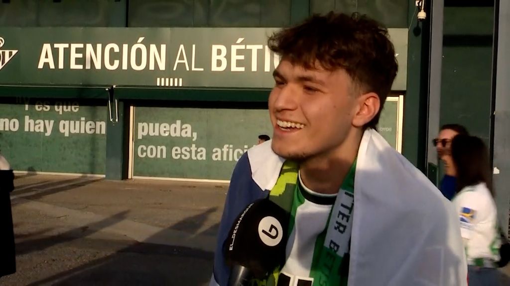 Dani, el bético chileno, atendiendo a ElDesmarque