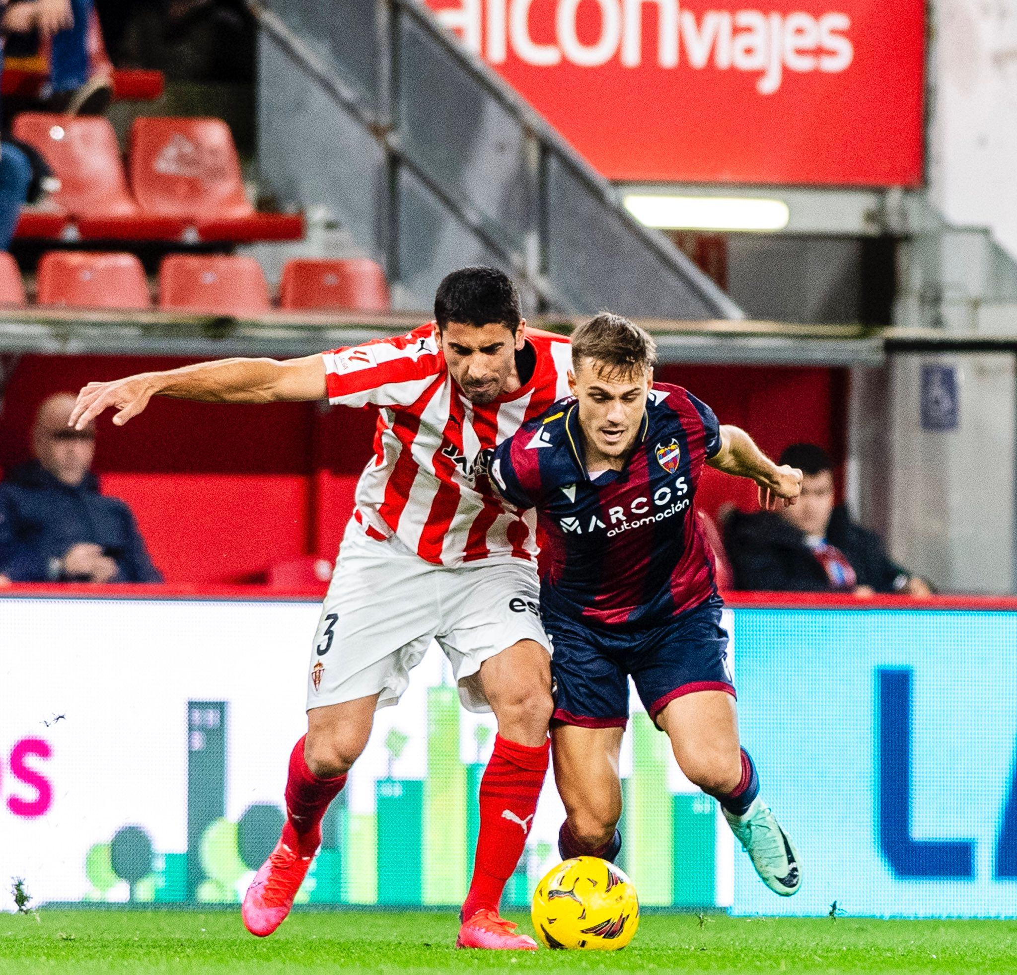  Dani Gómez en el Sporting de Gijón - Levante.