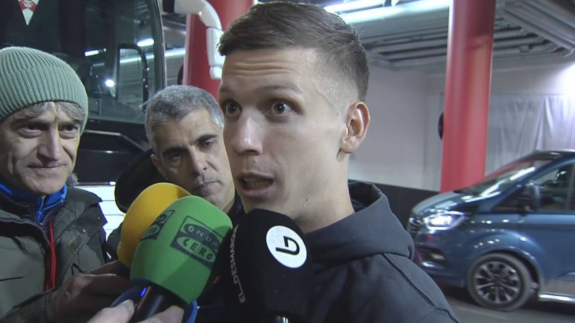  Dani Olmo atiende a los medios de comunicación tras el Leipzig - Real Madrid