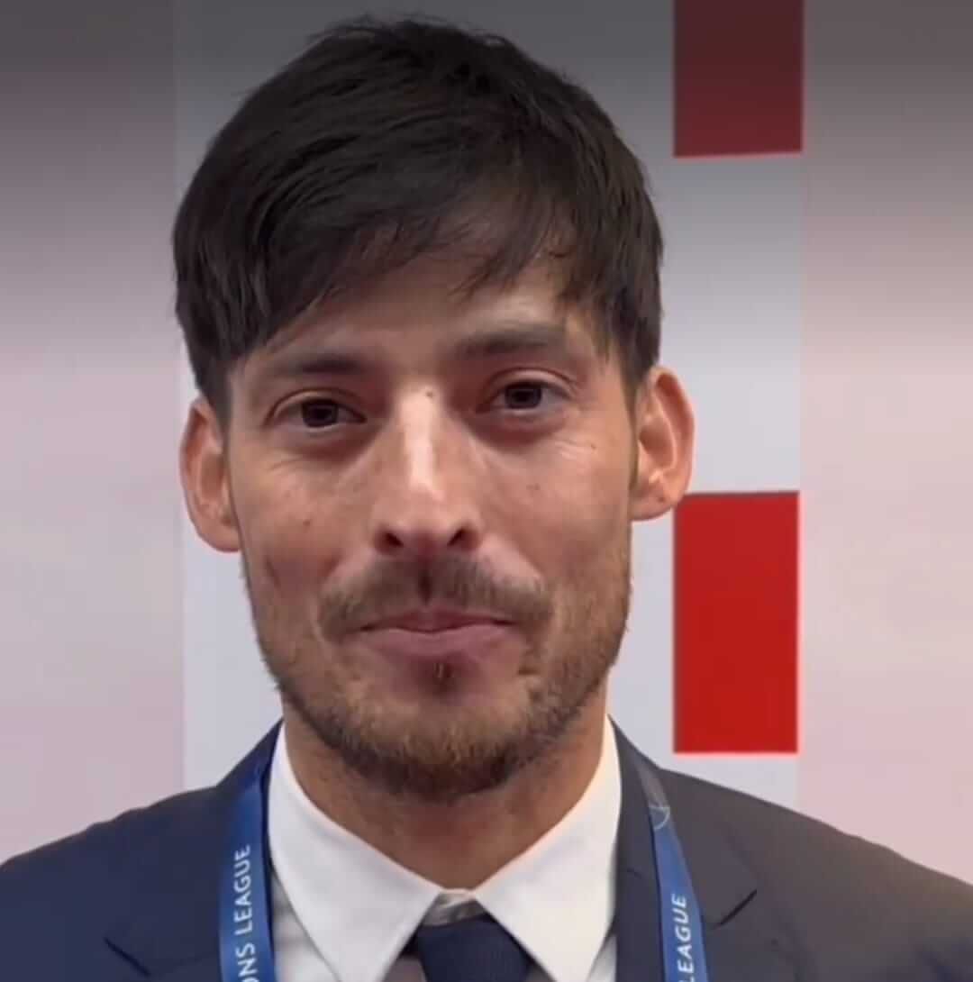  David Silva deseó suerte a los jugadores de la Real Sociedad.
