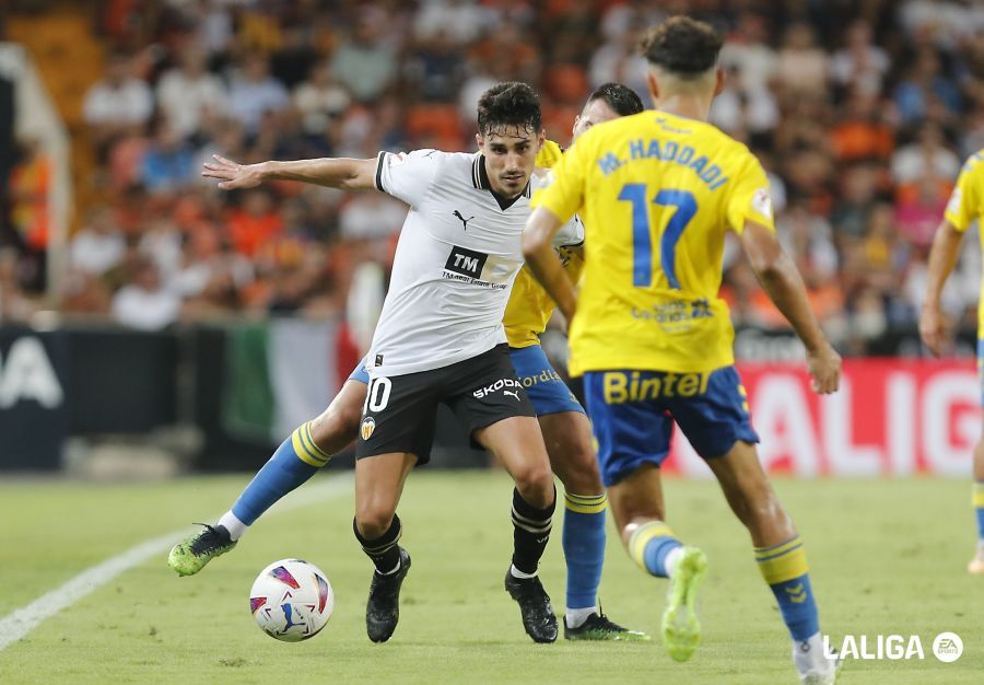 Almeida ante Las Palmas en Mestalla..