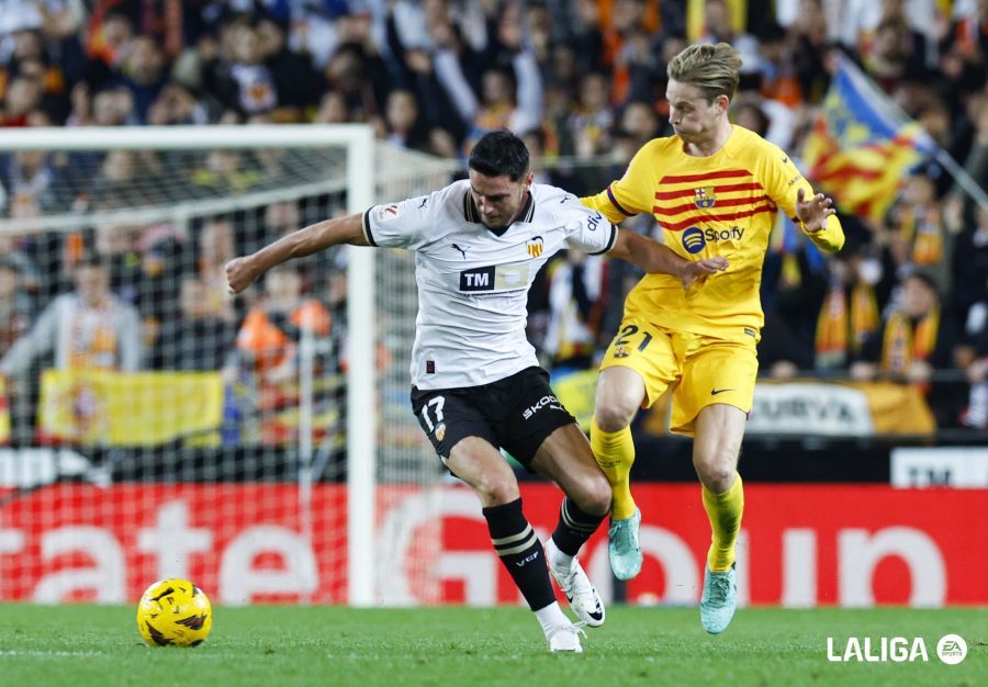 De Jong durante el Valencia-Barcelona..