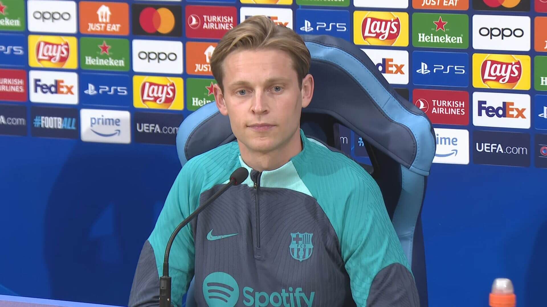  De Jong se enfada con la prensa por las informaciones sobre su renovación