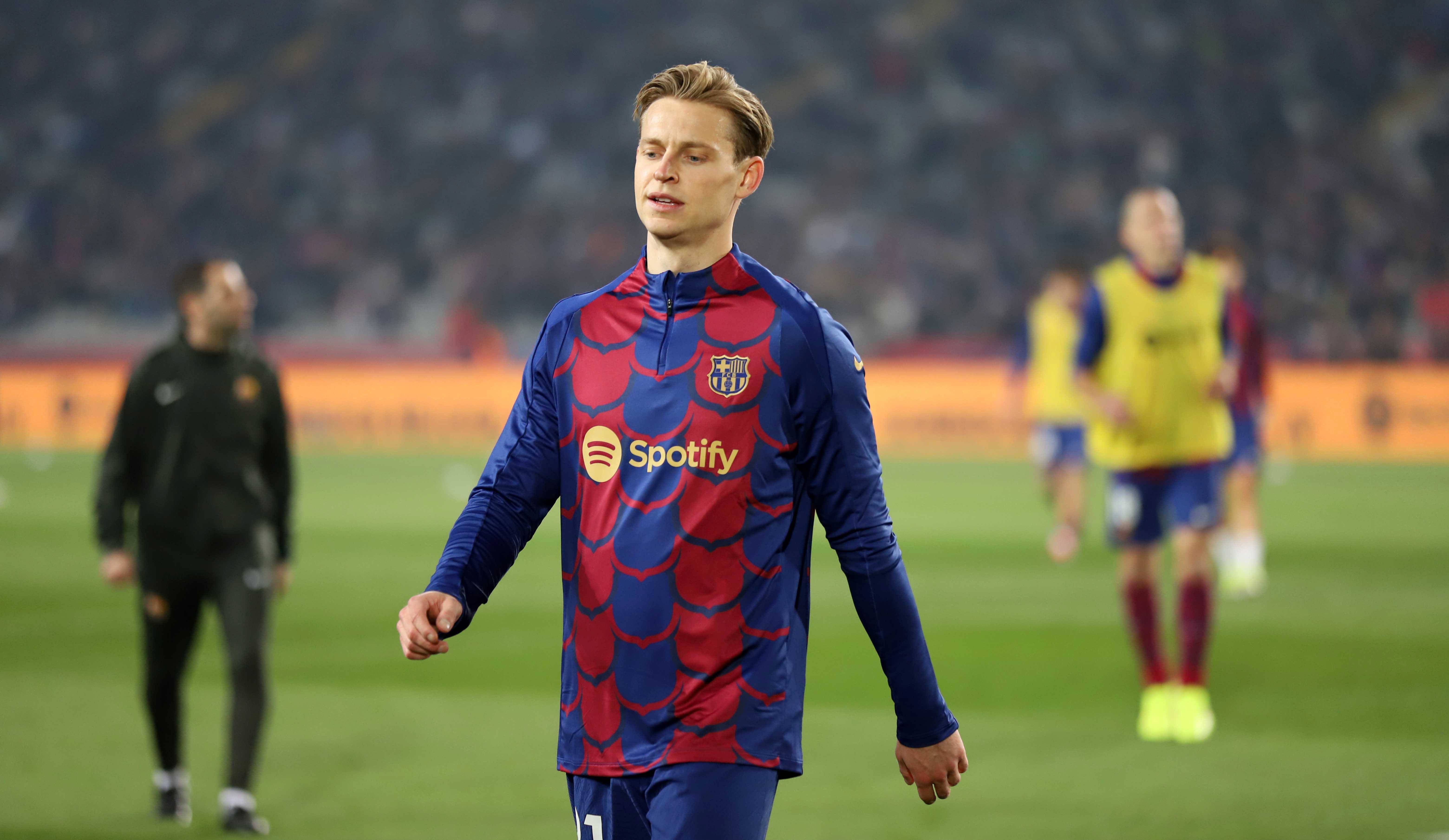  Frenkie De Jong, durante el calentamiento de un partido del Barcelona.